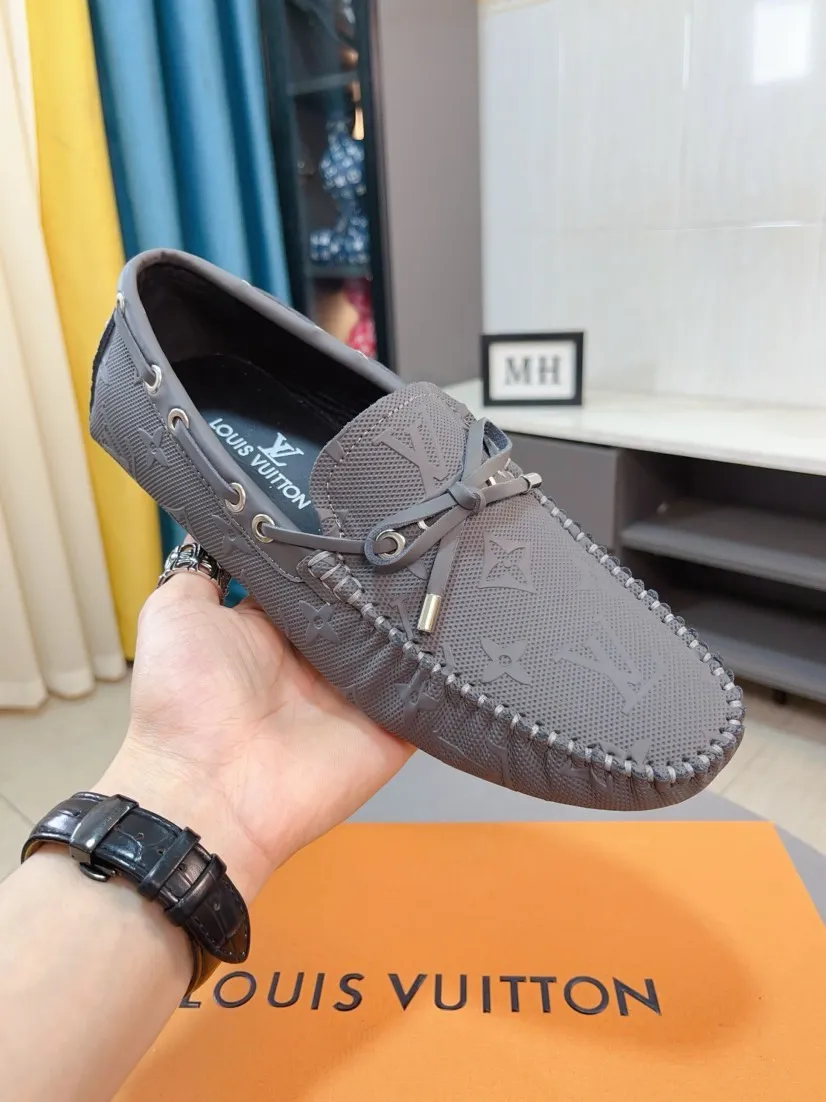 Men's men's shoes💰400🌹🌹[LV Louis Vuitton] New men's beanie shoes💝💝.. Top-grade imported cowhide embossed➕Comfortable leather lining. It is extremely skin-friendly and comfortable, feels very delicate, and the shape is very correct! Perfectly reflects the three-dimensional sense, code number: 38-44
